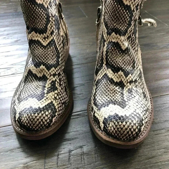 NWOT Gianni Bini Leather snakeskin pattern ankle boot, side zipper - Picture 11 of 11